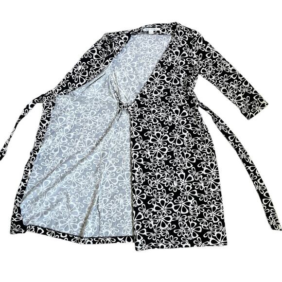 Diane Von Furstenberg Wrap Dress Halo Petal Black and White Floral Pattern 4 - Picture 11 of 15